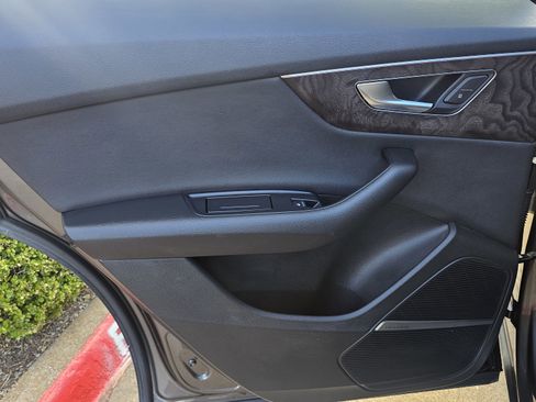 Used 2019 Audi Q8 Premium Plus image 24