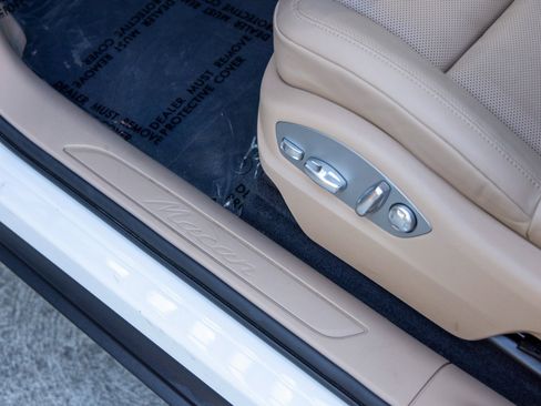 Certified 2025 Porsche Macan image 27