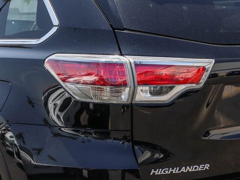 Used 2016 Toyota Highlander XLE FWD image 9