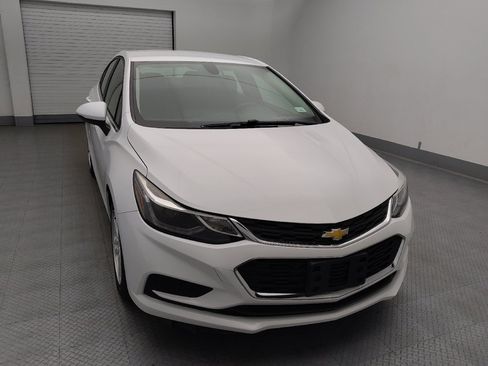 Used 2018 Chevrolet Cruze LT FWD image 14