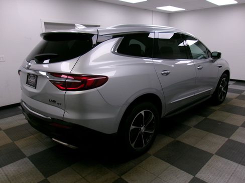 Used 2021 Buick Enclave Essence image 14