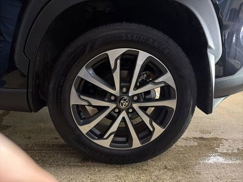 Used 2025 Toyota Corolla Cross XLE image 27