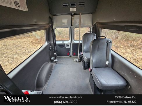 Used 2014 Ford E-250 and Econoline 250 w/ Power Group image 18