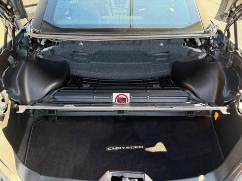 Used 2010 Chrysler Sebring Touring FWD image 7
