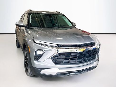 Used 2026 Chevrolet TrailBlazer LT FWD image 3