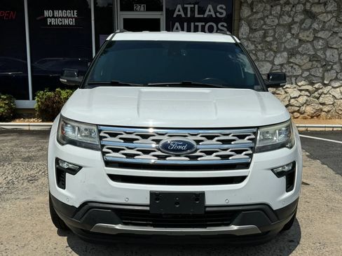 Used 2018 Ford Explorer XLT w/ Equipment Group 202A FWD image 2