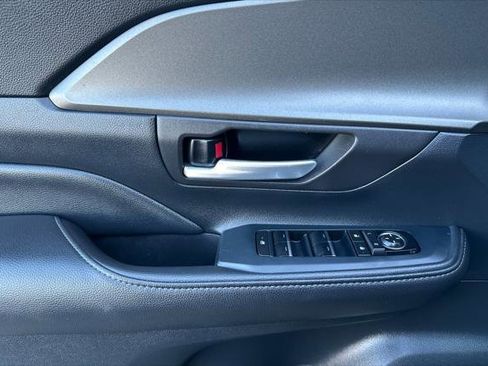 Certified 2025 Toyota Grand Highlander AWD image 12