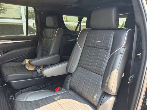 Used 2026 Cadillac Escalade ESV Platinum Sport w/ LPO, ONYX Package AWD/4WD image 8