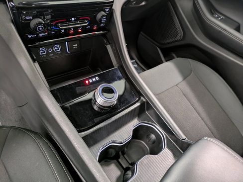 Used 2024 Jeep Grand Cherokee Laredo X image 14