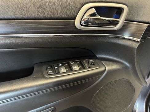 Used 2019 Jeep Grand Cherokee Limited AWD/4WD image 13