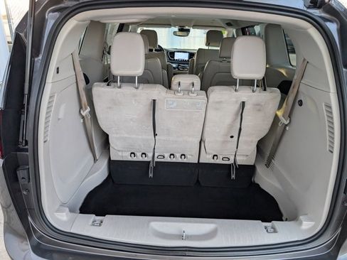 Used 2021 Chrysler Pacifica Touring-L image 21