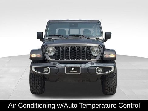 Used 2024 Jeep Gladiator Sport AWD/4WD image 3