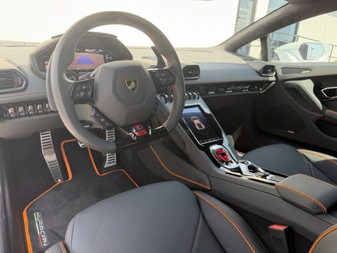 Used 2023 Lamborghini Huracan EVO RWD image 13