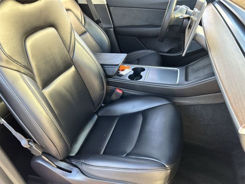 Used 2022 Tesla Model Y Performance image 7