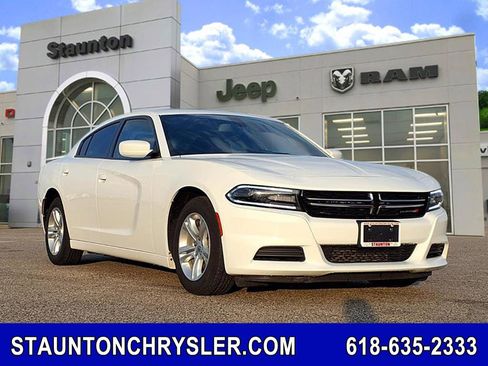 Used 2017 Dodge Charger SE image 1
