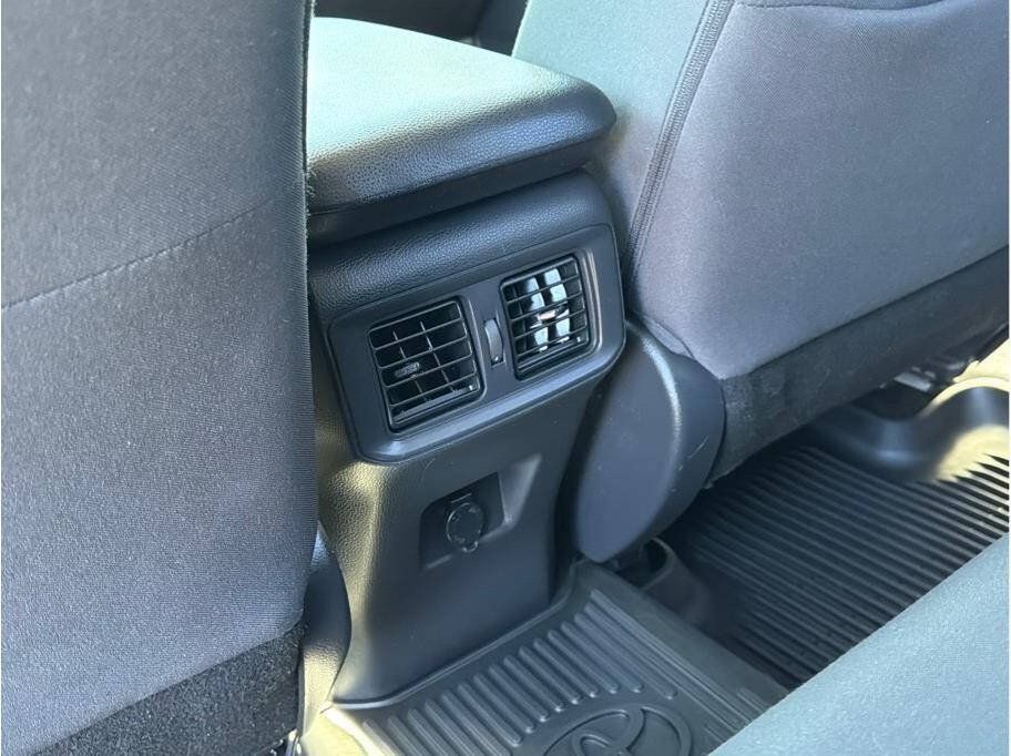 Used 2019 Toyota RAV4 LE w/ Carpet Mat Package AWD/4WD image 19