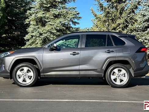 Used 2020 Toyota RAV4 XLE image 7