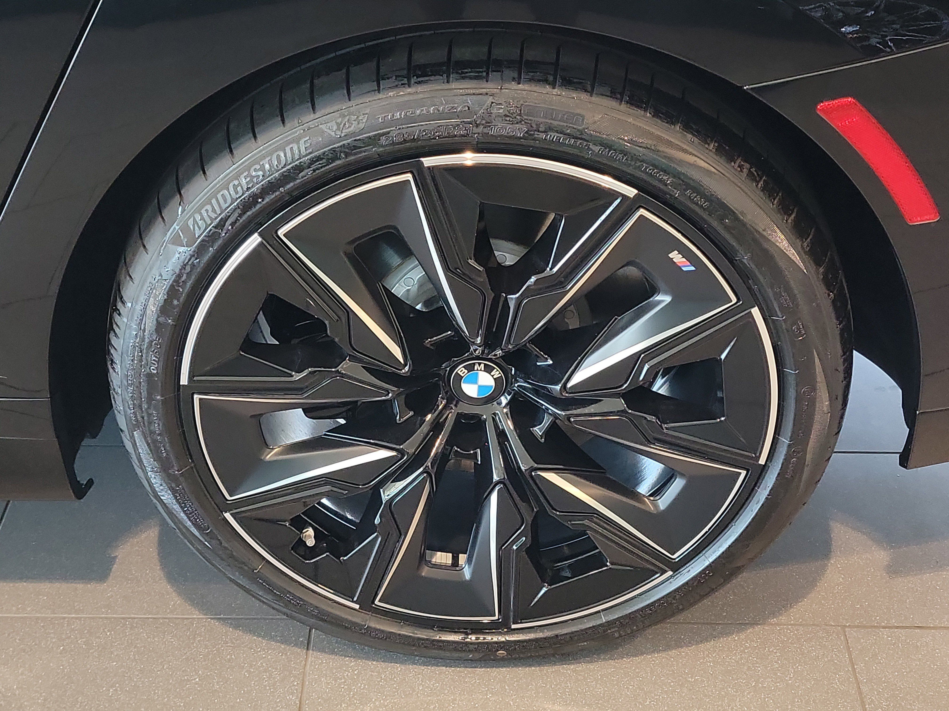 New 2026 BMW 740i w/ Premium Package RWD image 5
