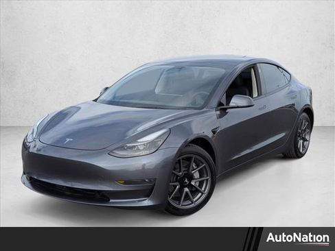 Used 2023 Tesla Model 3 Standard Range image 1