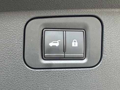 Used 2025 Nissan Armada Platinum Reserve w/ Convenience Package RWD image 16