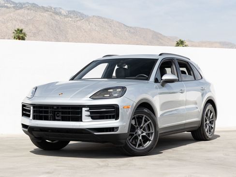 Certified 2025 Porsche Cayenne image 1