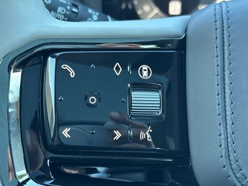 Certified 2025 Land Rover Range Rover Velar Dynamic SE image 28