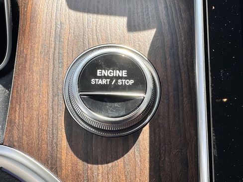 New 2025 Mercedes-Benz GLC 350e 4MATIC image 25