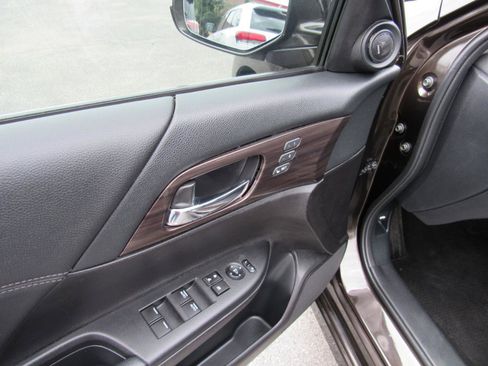Used 2016 Honda Accord Touring image 13