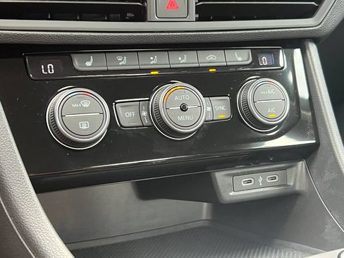 Used 2024 Volkswagen Jetta SE FWD image 25