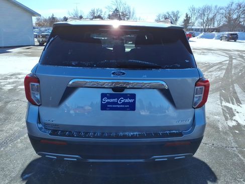 Used 2024 Ford Explorer XLT w/ Equipment Group 202A image 5