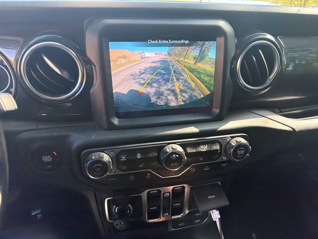 Used 2021 Jeep Wrangler Unlimited Sahara AWD/4WD image 8