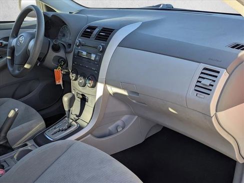 Used 2010 Toyota Corolla LE image 19