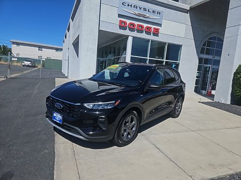 Used 2025 Ford Escape ST-Line FWD image 2
