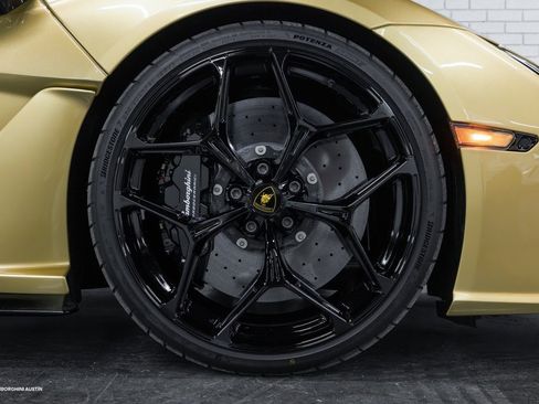 Used 2025 Lamborghini Revuelto image 21