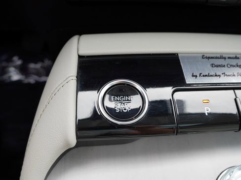 Used 2025 Lincoln Navigator Reserve image 42