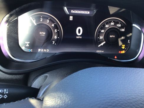 Used 2025 RAM 3500 Laramie AWD/4WD image 12