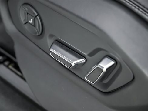 Used 2022 Lamborghini Urus AWD/4WD image 27