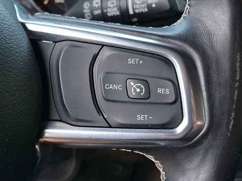 Used 2018 Jeep Wrangler Unlimited Sahara AWD/4WD image 19