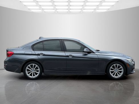Used 2018 BMW 320i Sedan RWD image 7