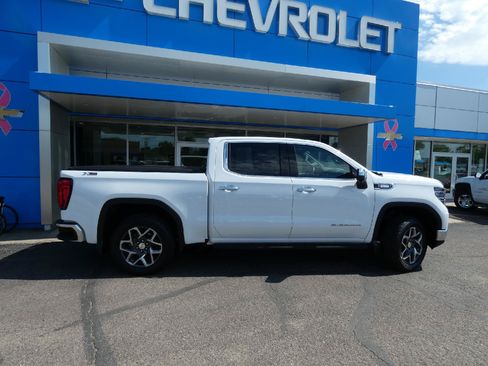 Used 2025 GMC Sierra 1500 SLT w/ SLT Premium Plus Package AWD/4WD image 2
