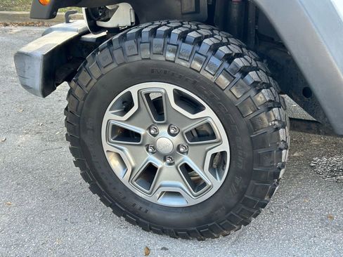 Certified 2017 Jeep Wrangler Unlimited Rubicon w/ Connectivity Group image 22