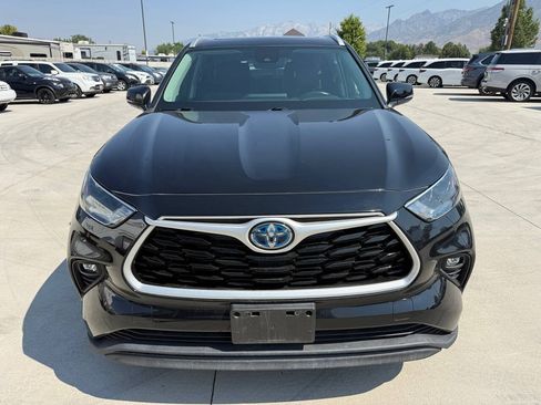 Used 2022 Toyota Highlander XLE AWD/4WD image 8