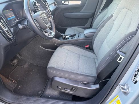 Used 2024 Volvo XC40 B5 Core AWD/4WD image 8