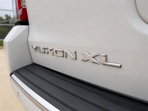 Used 2016 GMC Yukon XL Denali w/ Open Road Package AWD/4WD image 15