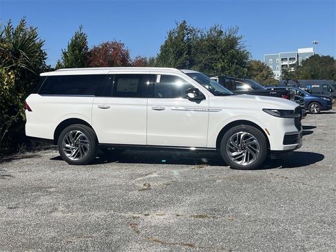 New 2025 Lincoln Navigator L Reserve image 4