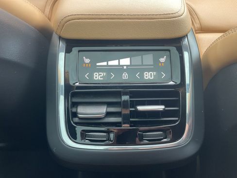 Certified 2023 Volvo XC60 B5 Ultimate w/ Climate Package image 23