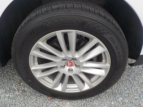 Used 2019 Jaguar F-PACE Prestige image 43