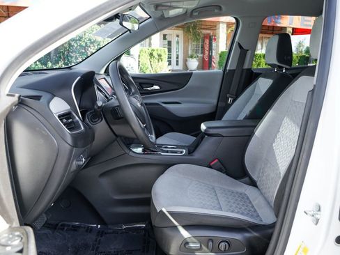 Used 2022 Chevrolet Equinox LS w/ LS Convenience Package FWD image 17