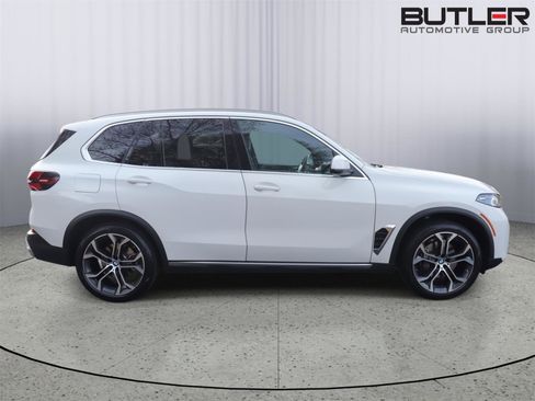 Certified 2024 BMW X5 xDrive40i w/ Premium Package image 8