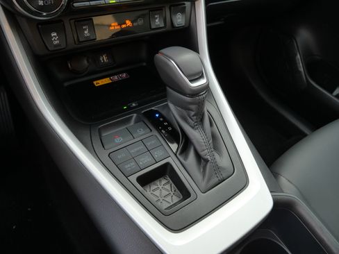 Certified 2025 Toyota RAV4 XLE Premium AWD/4WD image 25